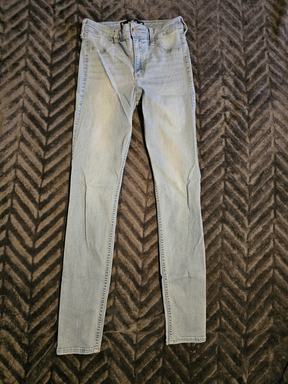 👖✨ Hollister Light Wash Skinny Jeans – Size W28L / 6L ✨👖